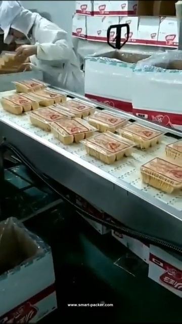 Potato chip fired chips tray sealing automatic packing machine sealing line packing video