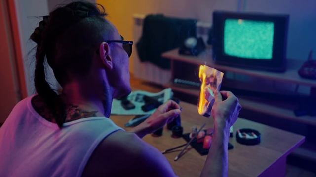 2 Screws Loose – Bi-Polar Opposite (OFFICIAL VIDEO) смотреть онлайн