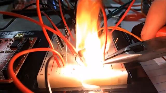 90V DC through a 10 ohm resistor = fire смотреть онлайн