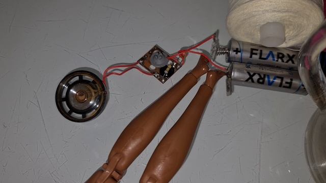 Работа игрушки 2 при перенапряжении 6 ботореек в место 3