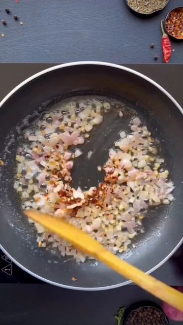 Red sauce pasta recipe🤤Do try it and save for later☺️❤️#foodsinindia5564#shorts#short смотреть онлайн