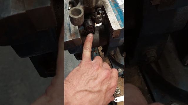 1986 Mazda RX-7 rear brake caliper removal and repair part 1 смотреть онлайн