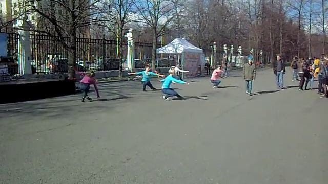 Театр танца Маяковский танцует перед МГУ