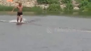 Монах Шаолиня бежит по воде
