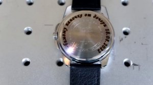 глубокая гравировка наручных часов в студии лазерной гравировки gravity74