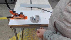 Машинка по производству клямеров для фальцевой кровли.