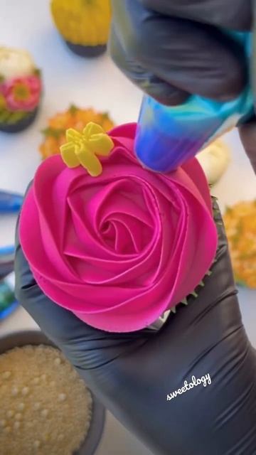 #cakebaker #viral #cake #viralvideo #cakedecorating #viralshots #baker #trendingshorts #youtube смотреть онлайн