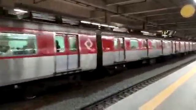 Série 2070 N086 partindo da estação Engenheiro Goulart