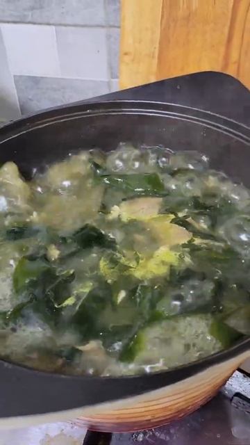 Miyeok kuk (Seaweed soup) смотреть онлайн