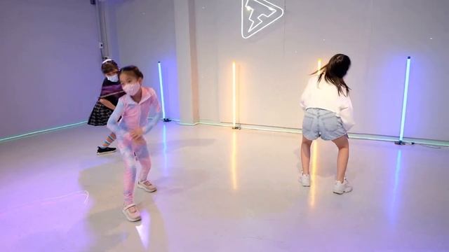 " THE WEEKEND " (REMIX) I Milli - BIBI I Kids class 8-13 Years By TROOPERS STUDIO смотреть онлайн