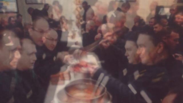 ЯНУКОВИЧ КУШАЕТ БОРЩ В ТЮРЯГЕ смотреть онлайн