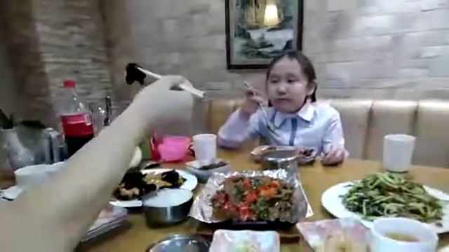 Китайский ресторан, дегустируем мясо. смотреть онлайн