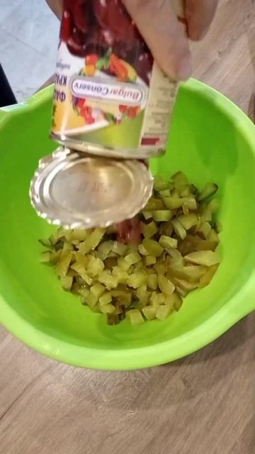 салат Бедняк 👍 Рекомендую, очень вкусный и быстрый🤗🫣😁 смотреть онлайн