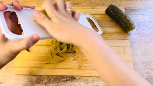 Сколько салатов не готовила на праздник,этот съедается первым!Стоит всего 2 копейки.Закусочный сала смотреть онлайн