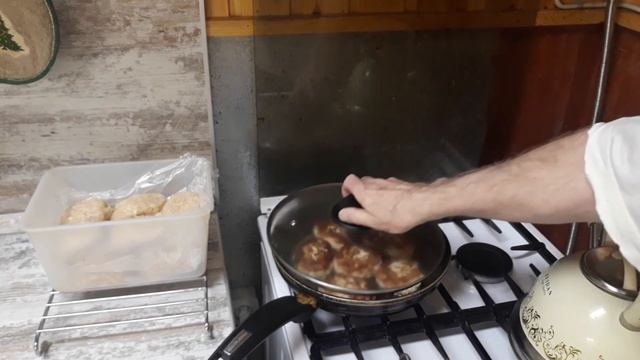 Вкусняшка из куриных грудок, капусты, овсяных хлопьев и картошки. смотреть онлайн