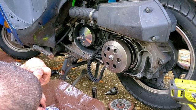 50cc-150cc Scooter Performance Variator Installation Or OEM Variator Replacement смотреть онлайн