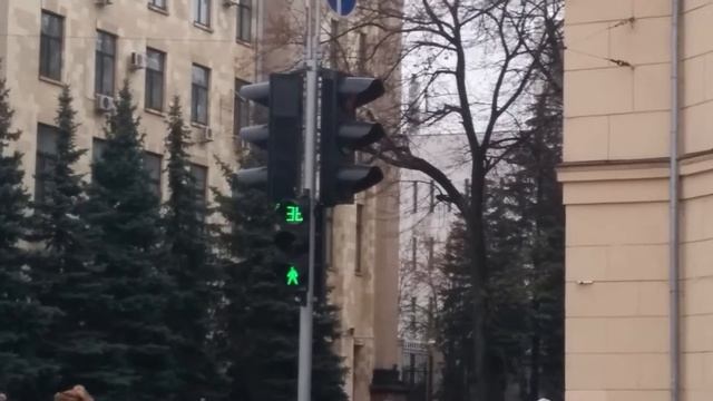 Глючит светофор на пл. Свободы, Харьков смотреть онлайн