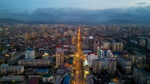 Вечерний полет над улицей Абдрахманова (Советская) в Бишкеке
