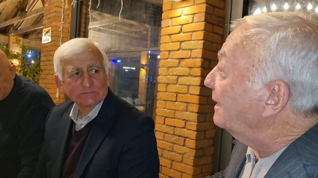  С теплотой я вспоминаю праздник устроенный моими друзьями на день моего рождения