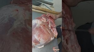Обвалка свинного окорока
