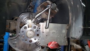 Вибрация руля при торможении.