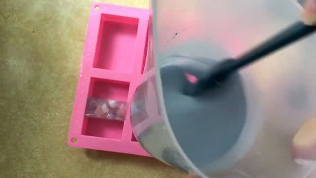 Rebatching Melt and Pour Soap Remelting leftover soap scraps A MELT AND POUR SOAP TUTORIAL