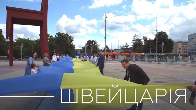 Це неймовірно! 30-метровий український стяг розгорнули у різних куточках світу 🇺🇦🇺🇦