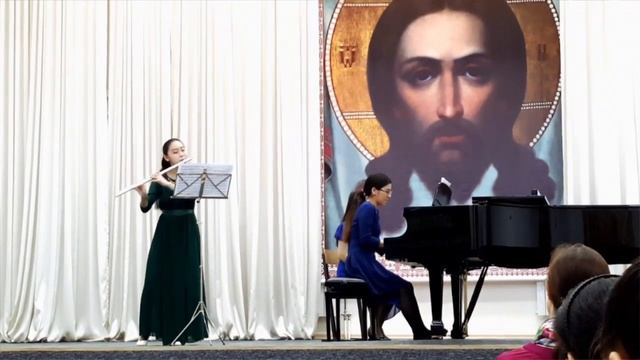 Айлия Саввинова на концерте в Духовной семинарии 6 мая 2016 года