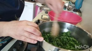 Пирог с щавелем на сметанном тесте. Очень вкусно.