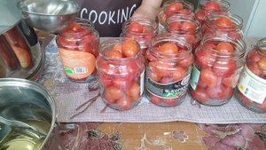 Помидоры черри в собственном соку. Это очень вкусно. Попробуйте приготовить.