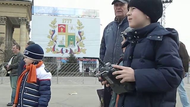 Полёты моделей на площади Ленина в Ставрополе 2013 2 смотреть онлайн