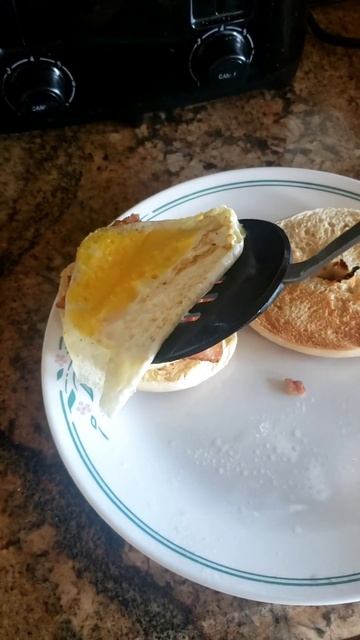 Breakfast bagel for work 😋 #breakfast #shorts #work #lunch #bagel смотреть онлайн