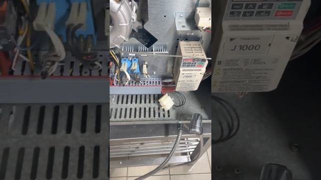 Не стабильное напряжение. Одна из фаз в просаде. Пароконвектомат Абат , частотник выдаёт ошибку. смотреть онлайн