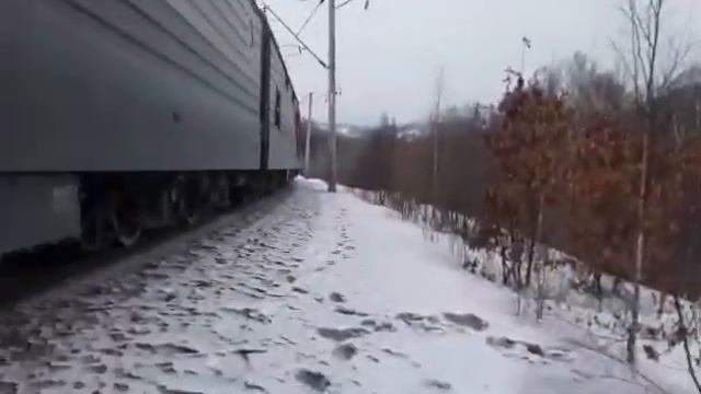 Необычный толкач! Система 2ЭС5К-142/146 "Ермаки" следуют резервом с приветливой бригадой смотреть онлайн