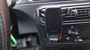 Нива тревел. Крепление для телефона. В принципе удобно!) А как у вас?)