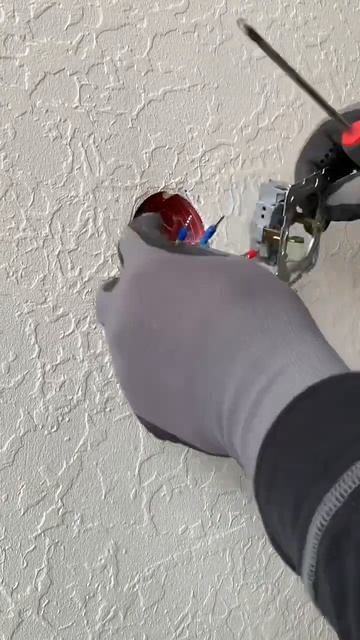 Установка розетки⚡️ #строительство #рекомендации #одесса #просмотры #хочуврек #врек #електрика смотреть онлайн