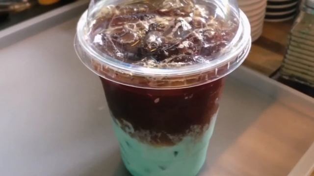 I’m in a cafe #1 // Blue Sky Coffee Latte