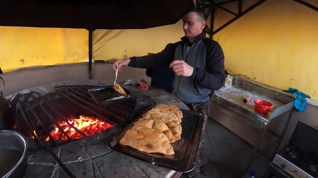З чим правильно їсти чебуреки