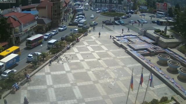 Вебкамера "Площадь Советская". Запись 05.05.2017 13:00:04 смотреть онлайн