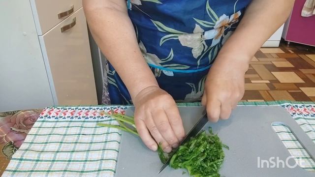 Аппетитные пирожки со щавелем. Очень вкусные. смотреть онлайн