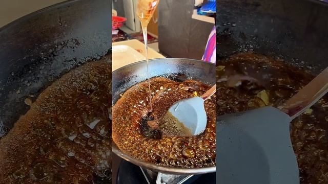 花生糖是小时候最深刻的甜蜜回忆。#真材实料才能做出好味道 #抖音美食推荐官 #花生糖 #马姐精致的乡村生活 #忘不了的童年味道 @DOU+小助手