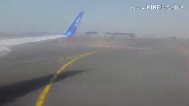 Landing at Dubai airport flydubai no 324 смотреть онлайн