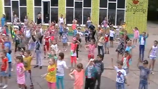 Зарядка в пришкольном лагере смотреть онлайн