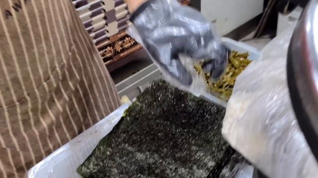터질듯한 계란 폭탄 김밥 Scrambled eggs kimbap - Korean street food