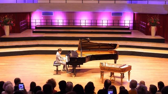 Grieg: Kobold (Puck) Performed by Mikhail Volski смотреть онлайн