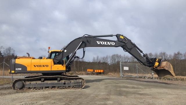 Köp bandgrävmaskin Volvo EC290CL Inkl Rotator m grip & 2 skopor på klaravik.se смотреть онлайн