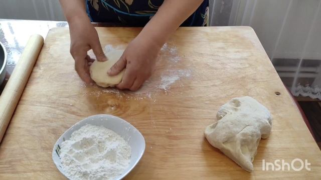 Сочный пирог с молодой капустой.