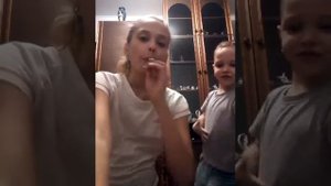 Угадай вкус чупа- чупса и набей рот чупа - чупсами