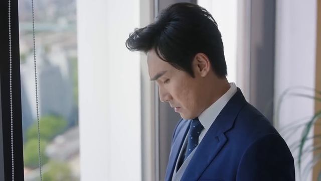 Movie！眼看公司面臨倒閉危機，怎料關鍵時刻灰姑娘急中生智，1招幫總裁拉來巨額投資！#闪耀的她#最新電影 #大陸電影 #職場電影