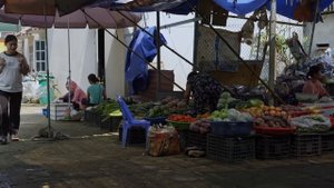 17 year old single mother - The father Mạnh loved gambling and bad guys came to take over the house